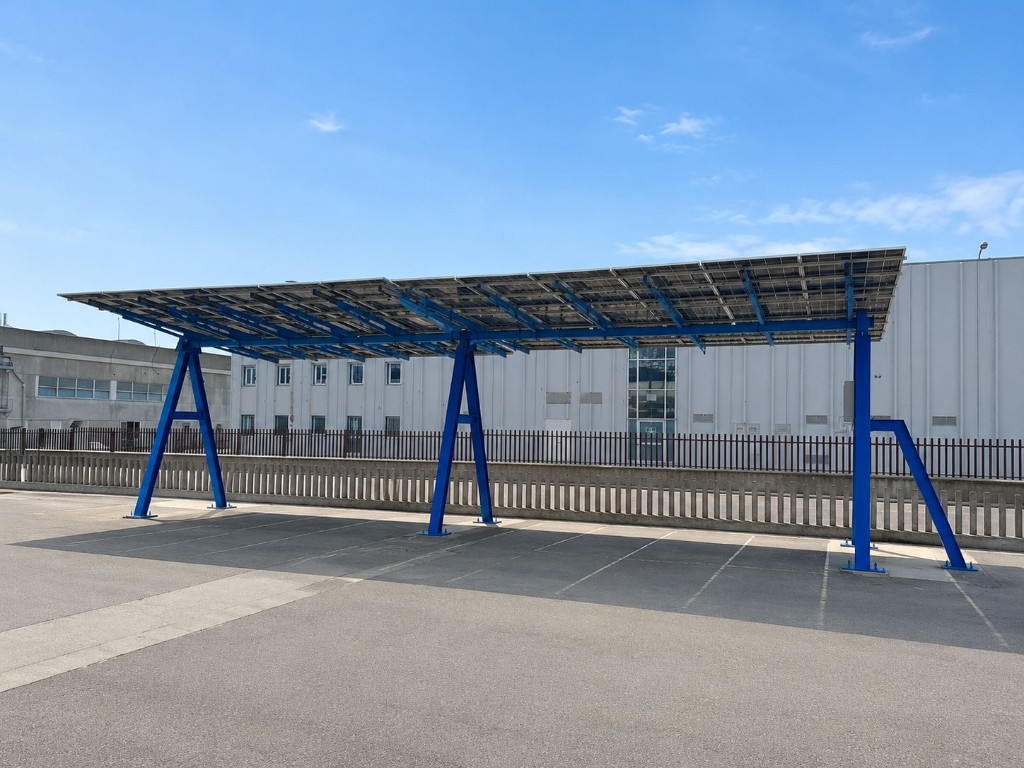 Carport Traker con orientamento moduli fotovoltaici - Msolar