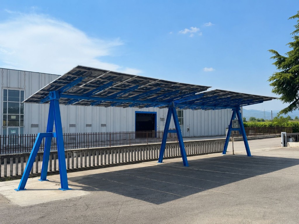 Carport Traker con orientamento moduli fotovoltaici - Msolar - traker-03.jpg